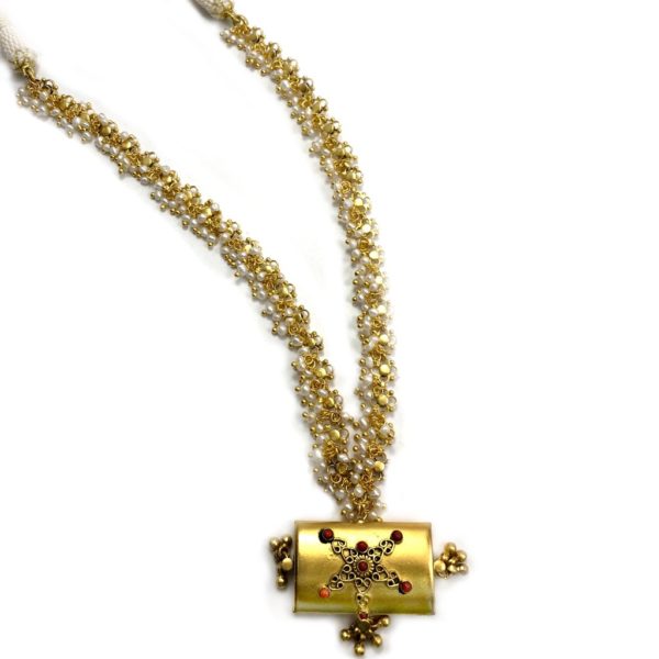 Pearls bunch traditional gold plated necklace - Image 2