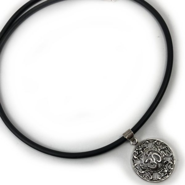 Round Om pendant Small - Image 2
