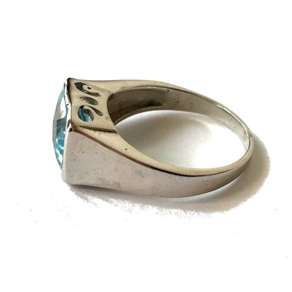Simply Elegant Blue Topaz Ring - Image 3