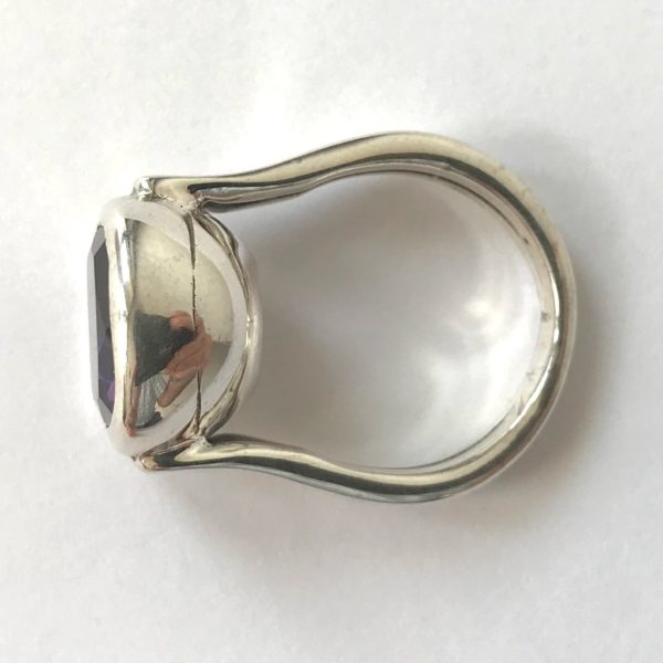 Cushion Amethyst Simply Elegant ring - Image 3