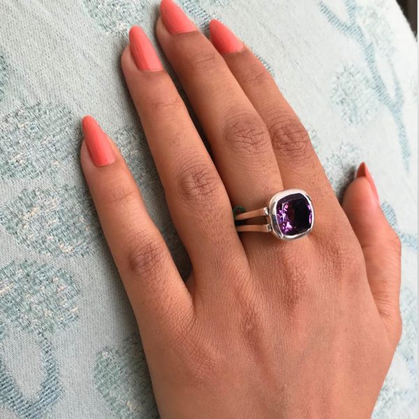 Cushion Amethyst Simply Elegant ring - Image 2