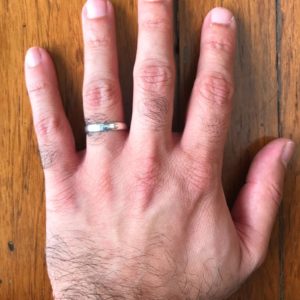 mode wearing thin sterling silver ring for men & women