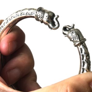flexible elephant head kada can be slipped on by pulling the two ends apart