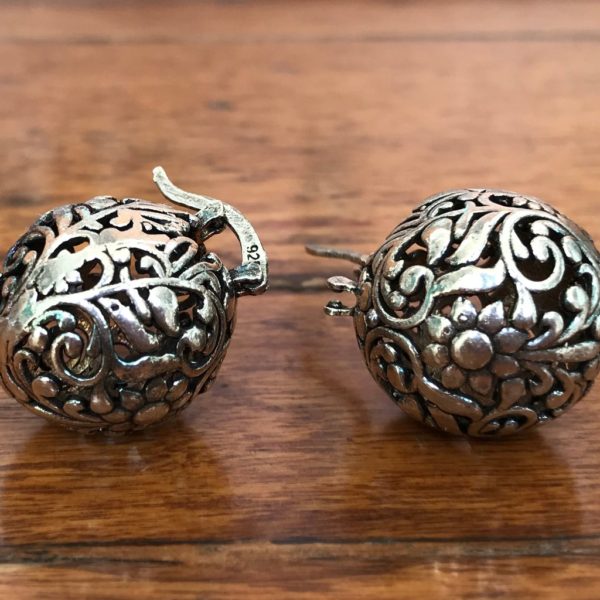 Floral jaali Ball Earrings - Image 2