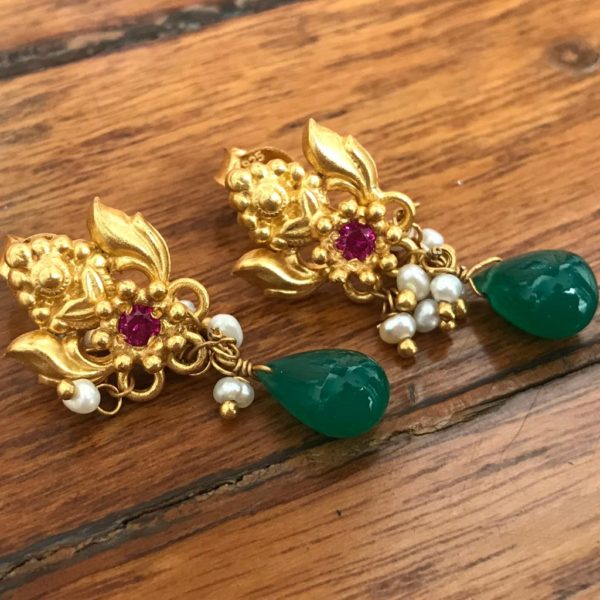Pearl Green onyx small Gold plated Earrings - Image 2