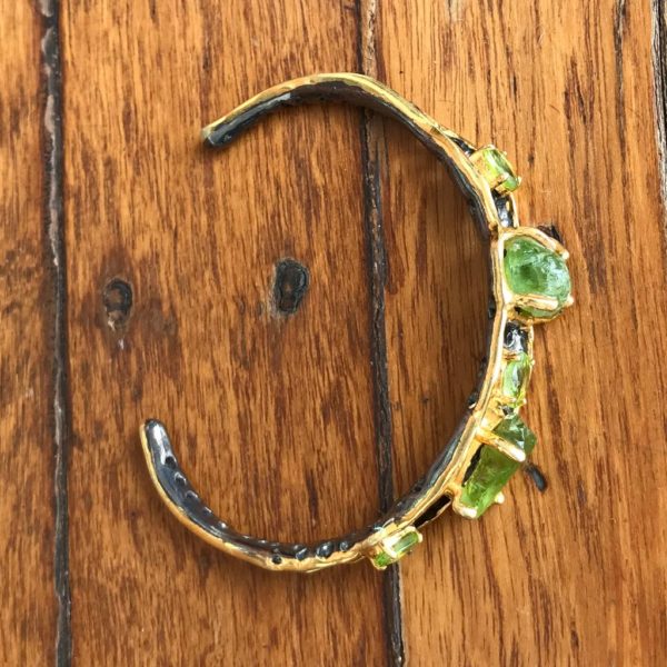 Uncut Peridot Dual-tone Cuff bracelet - Image 3