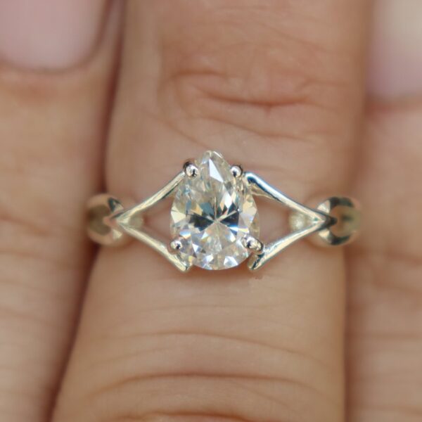 1 carat Light Coloured American Diamond Ring - Image 2