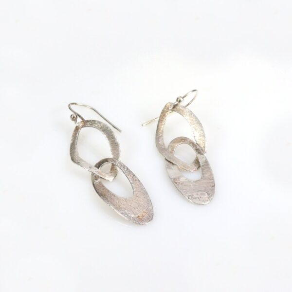 Modern twisted loop in loop earrings - Image 2