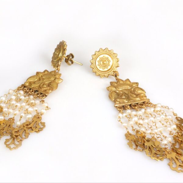 Long pearls chain Gold plated earrings - Image 2